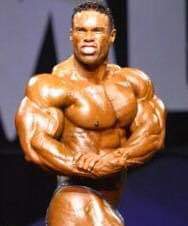 LA SIDE CHEST DI KEVIN LEVRONE